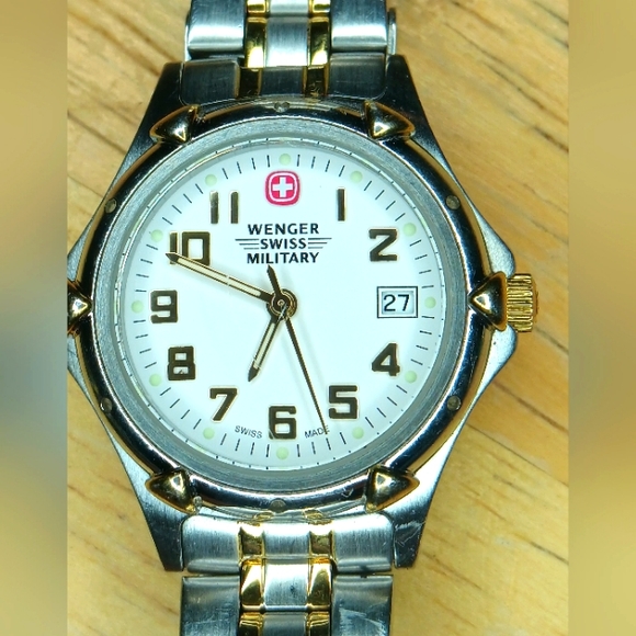 Wenger Accessories - Vintage Ladies Wenger Swiss Military watch 28 mm